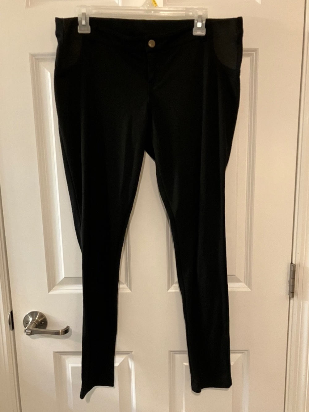 Liz Lange Maternity size M black stretch ponte skinny pants